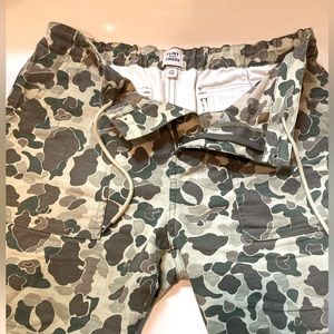 FLINT AND TINDER Fatigue Short in Frog Suit Camo Field Tan